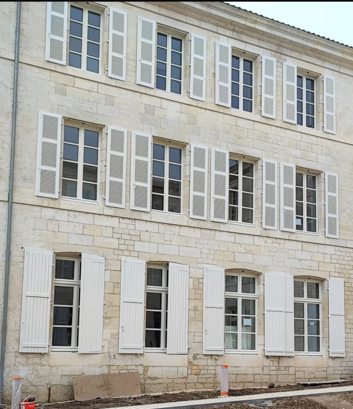 Usługi montażu mebli i stolarskie